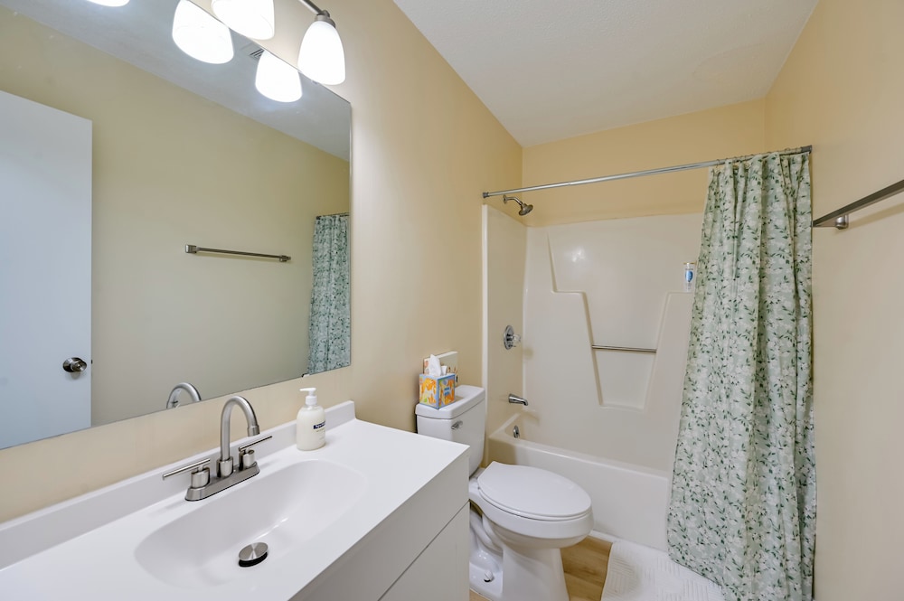 Greenville Getaway: Close to Campus + Stadium!
