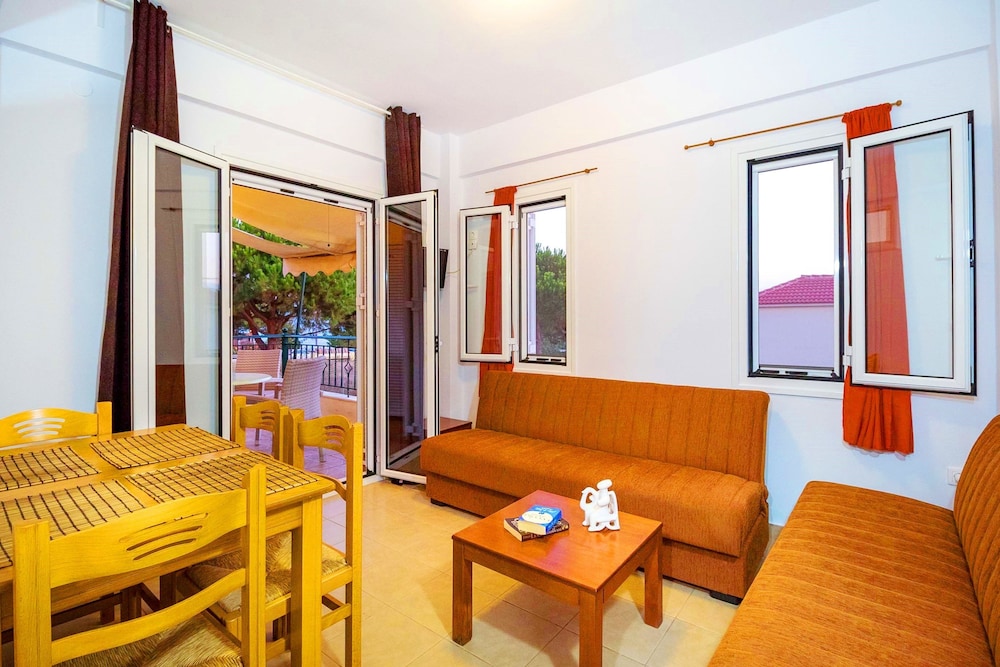 Romanos Beach Villas