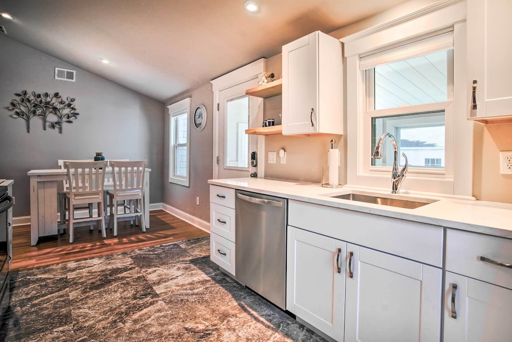 Walk to Shore: Updated Buzzards Bay Cottage! view 4
