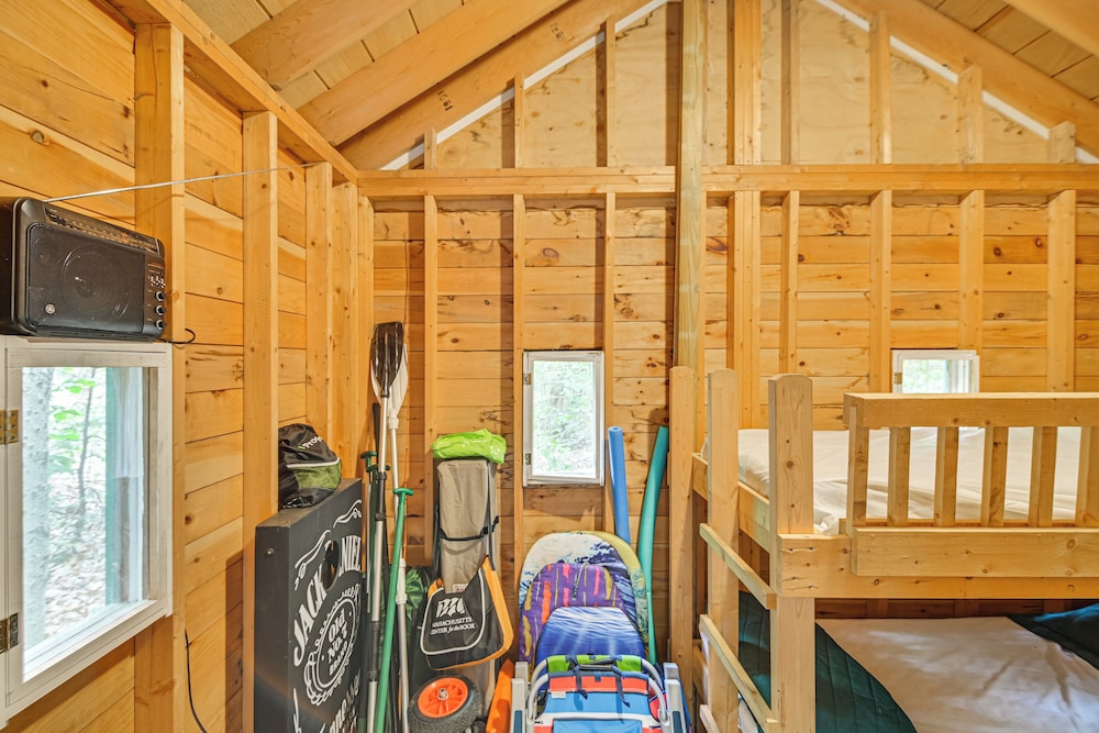 Walk to Water: Outdoor Gem w/ Bunkhouse in Madison