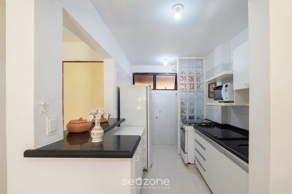 Condominium With Gym and Pool in Guarajuba - Camacari GSH
