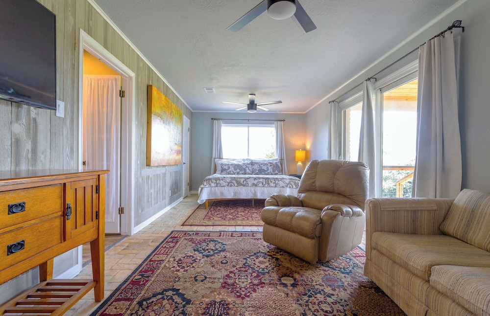 Valley View Retreat for 10