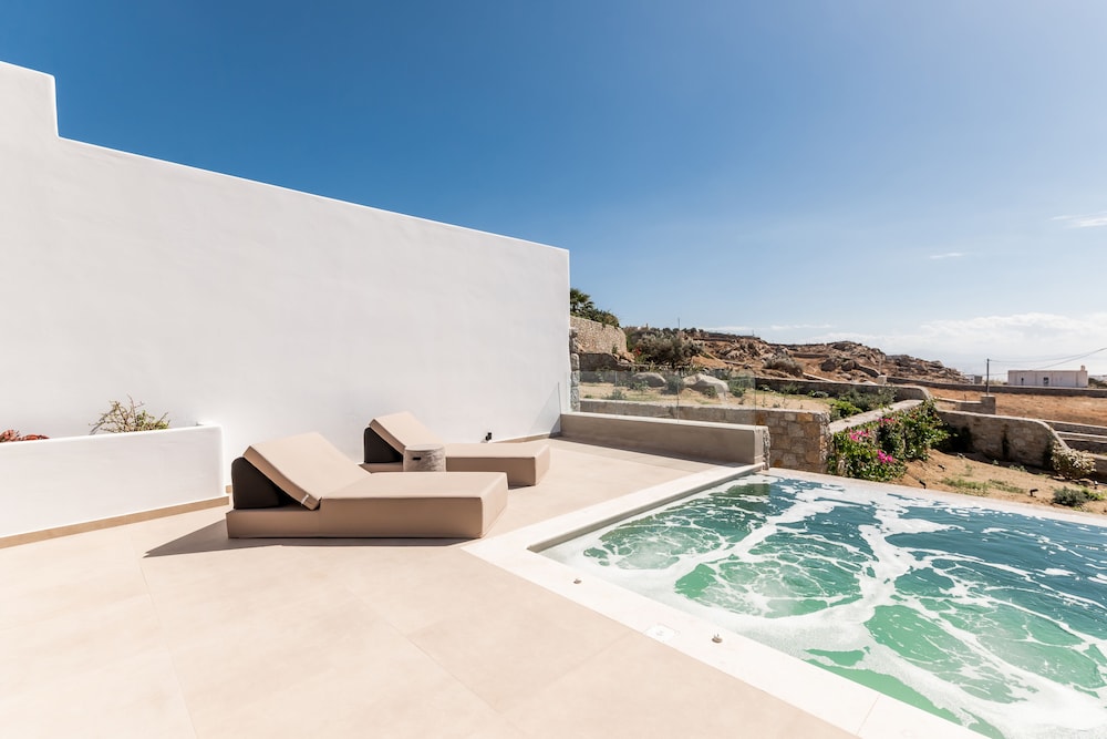 Evi Suites & Villas