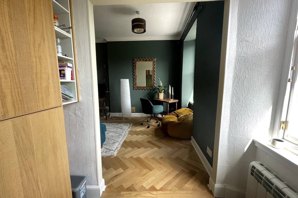 Cosy 2 Bedroom Apartment in the Heart of Leith view 2