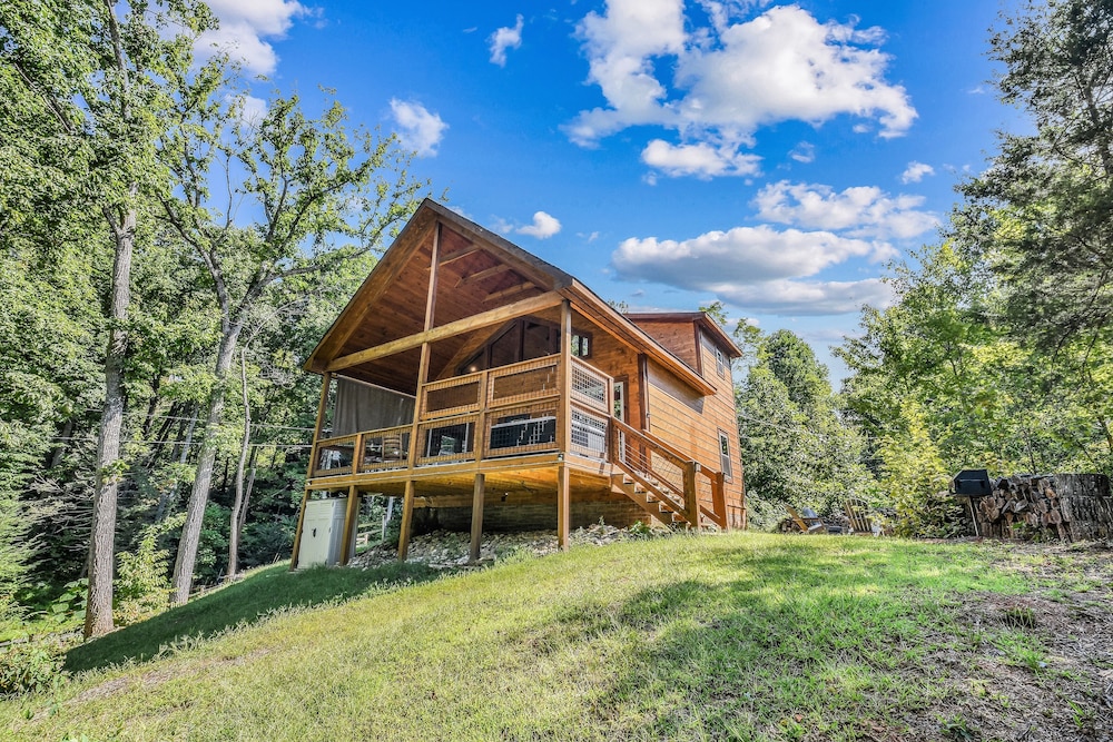 Honeysuckle Hill 2 Bedroom Cabin by RedAwning view 5