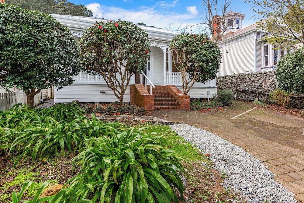Gorgeous 4BR Mt Eden Retreat by Zodiak Stays