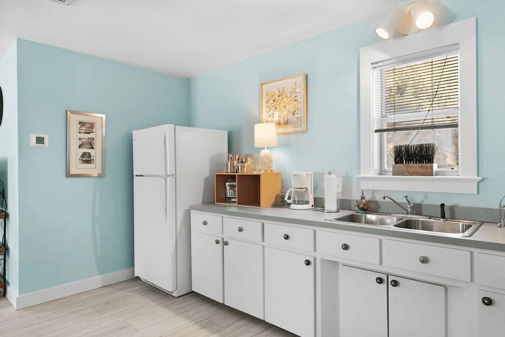 30A Grayt'n Greatful by Avantstay Charming Home+cottage, Walk to Western Lake