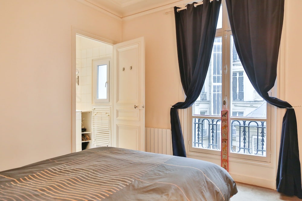 Secret Villiers I Stylish 2 Bed Apt in Villiers
