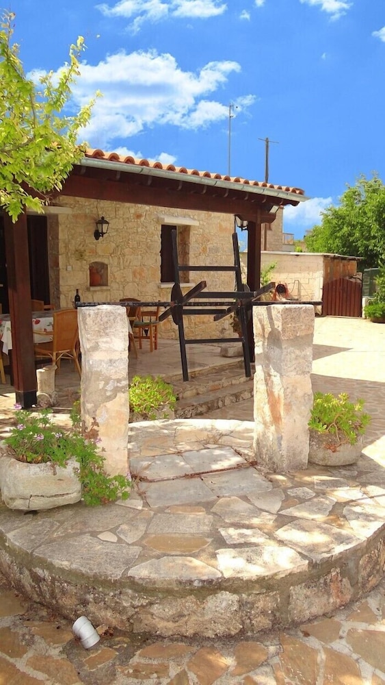 Karydhia Cottage