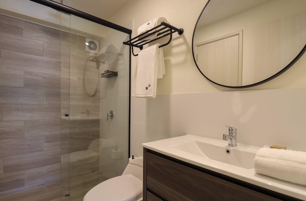 w Alluring 1BR With Balcony in Miraflores