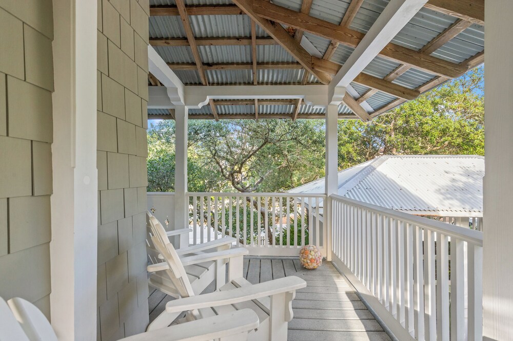 Seabatical! 3BR 2BA Coastal Retreat for 8 Relax, Unwind, and Recharge