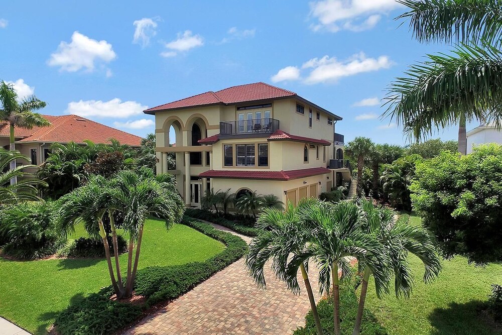 SPIN516 5 Bedroom Holiday Home by Marco Naples Vacation Homes