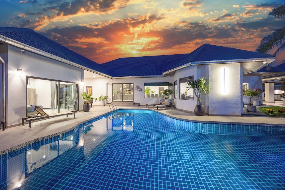 Villa Waree minutes to City and Beach