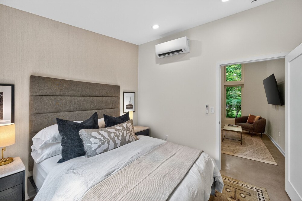 500 House - Unit A 1 Bedroom Townhouse