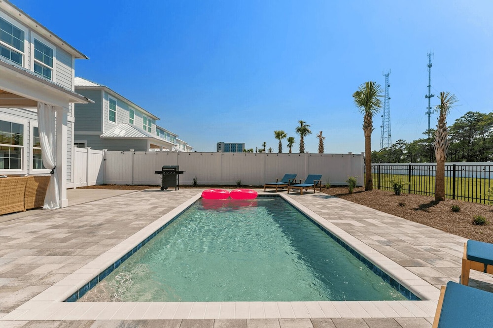 Chic Shack by Avantstay Private Pool, Walk to Beach, Sleeps 13!