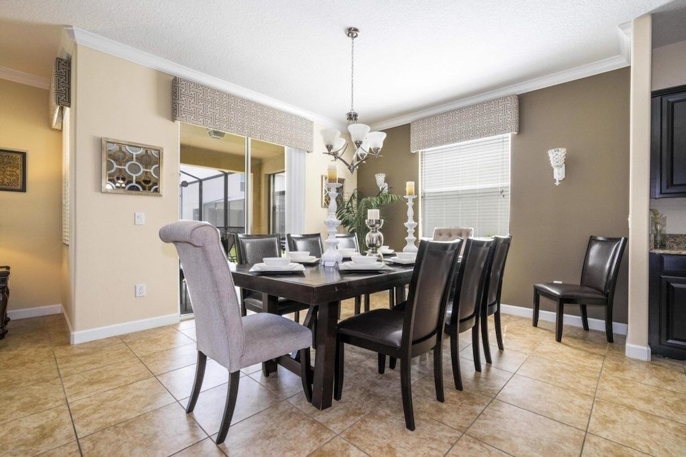 Family Pool Home Near Disney!! Modern Decor, Bbq ,resort W/ Tons Of Amenities! 6 Bedroom Home