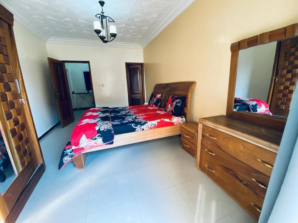 Mam Lovely 3-bed Apartment in Dakar-almadies view 4