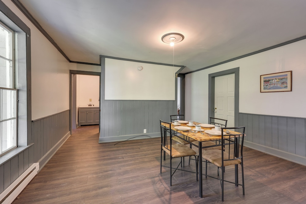 Walk to Town: Bath Apt Near Keuka Lake Wine Trail