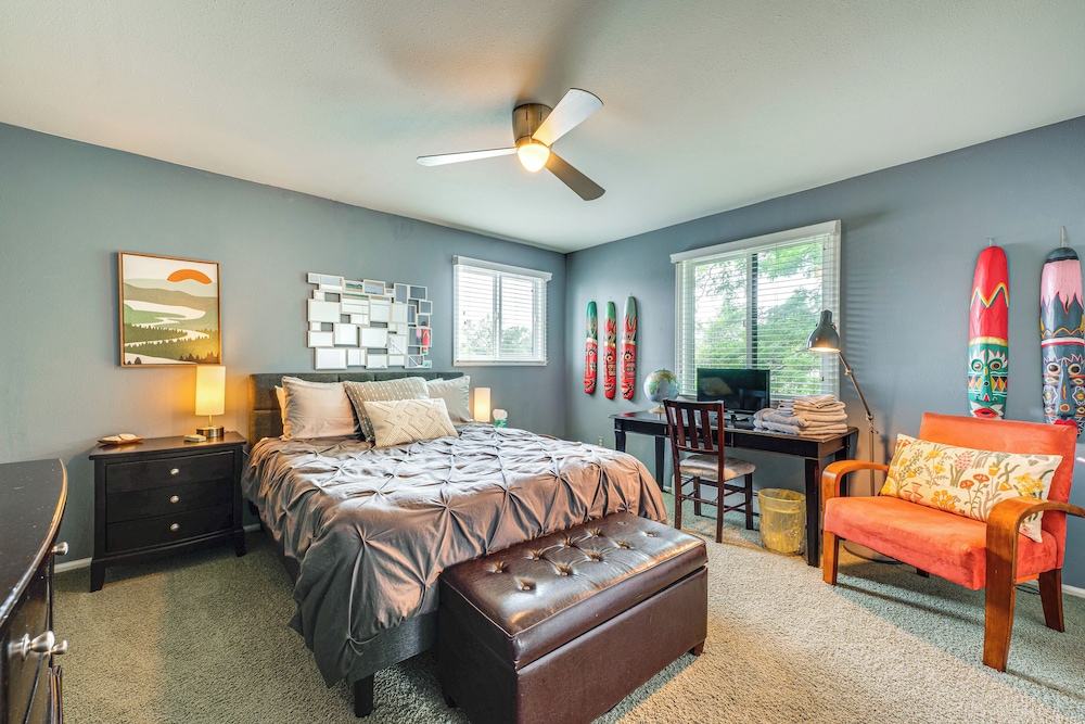 Mtn-view Home w/ Pickleball Court in Louisville!