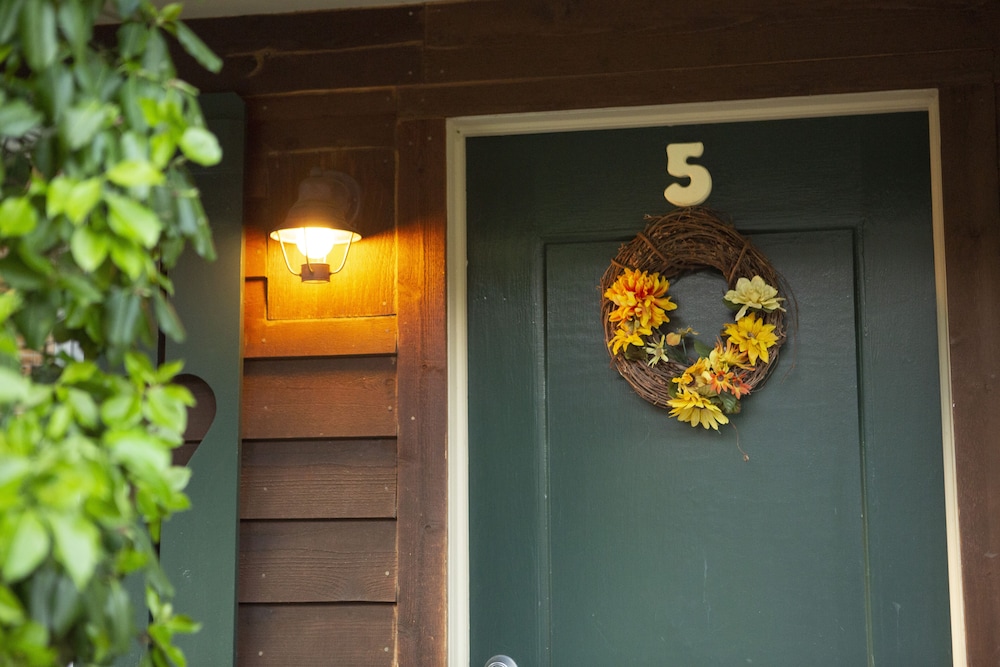 The Chimney Rock Inn & Cottages