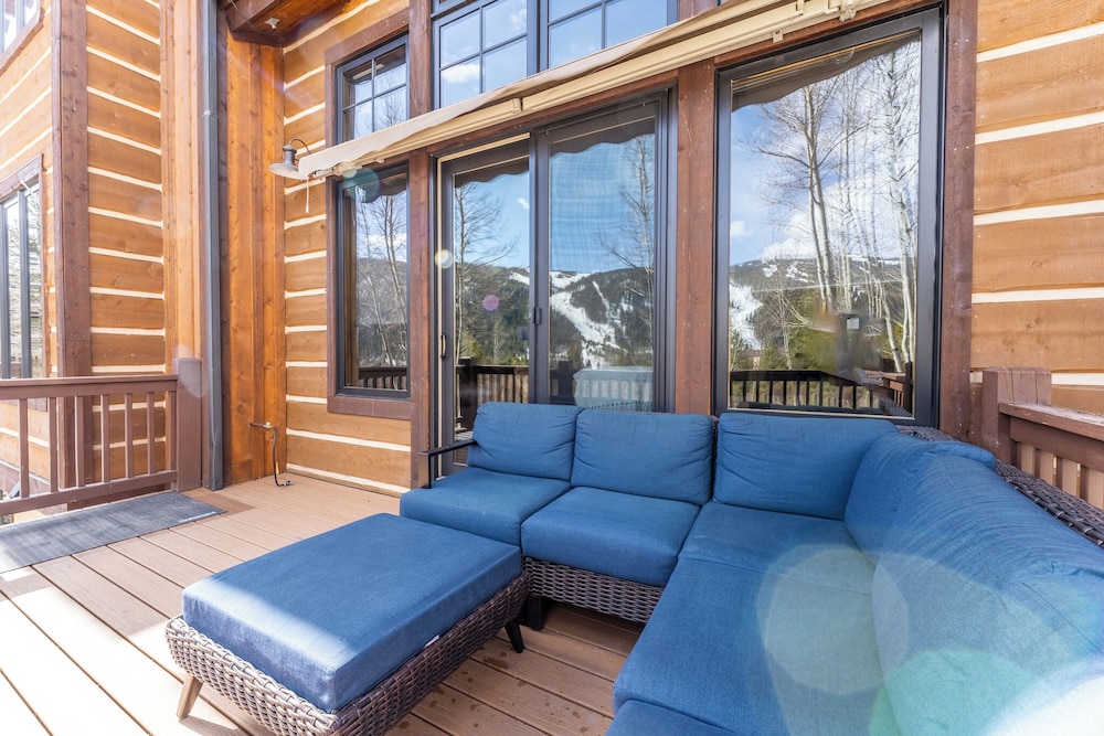 223 Caravelle Drive