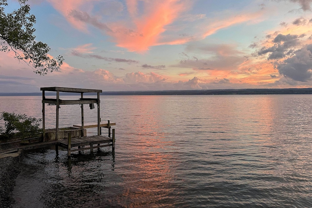 Boat, Grill & Unwind: Lakefront Cayuga Home!
