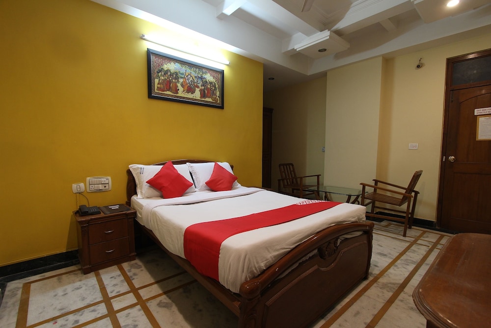 OYO 35457 Hotel Kubera Palace view 3