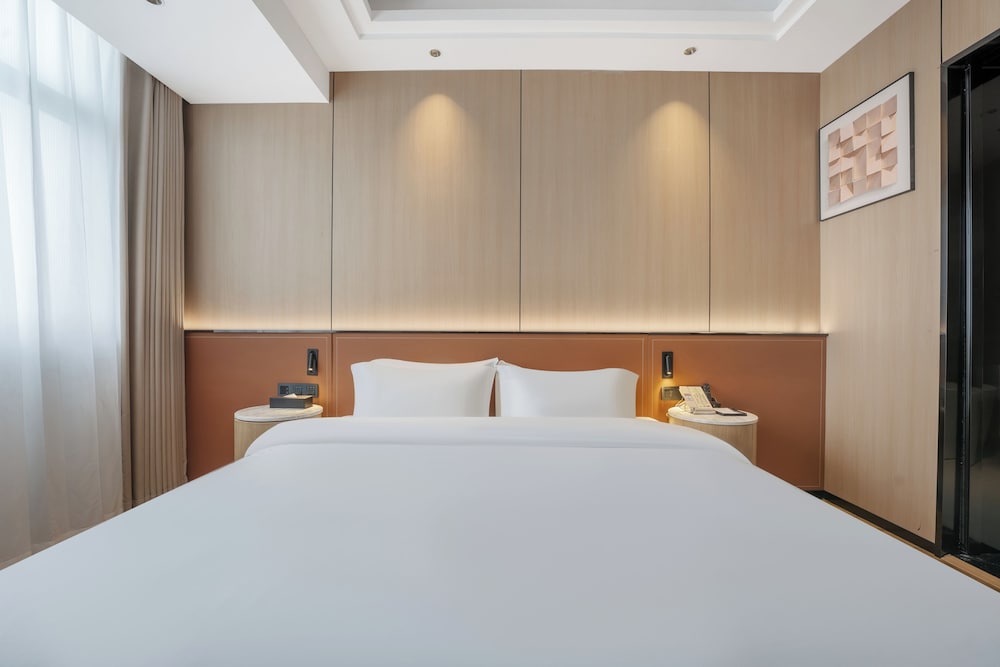 Wanzai Yijia La Maison Hotel