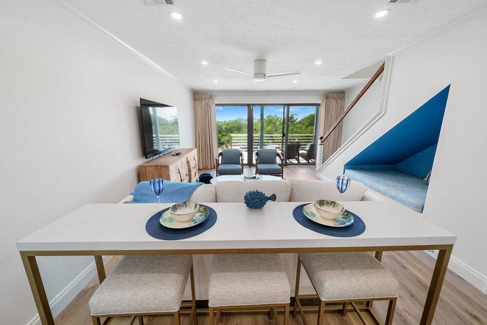 30a Hideaway 2 Bedroom Townhouse by RedAwning view 3