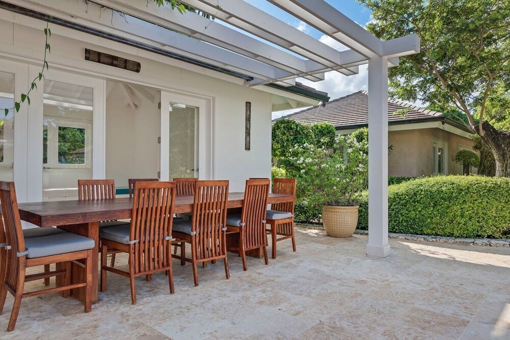 Oceanfront Golf Course Estate w Pool Guest House