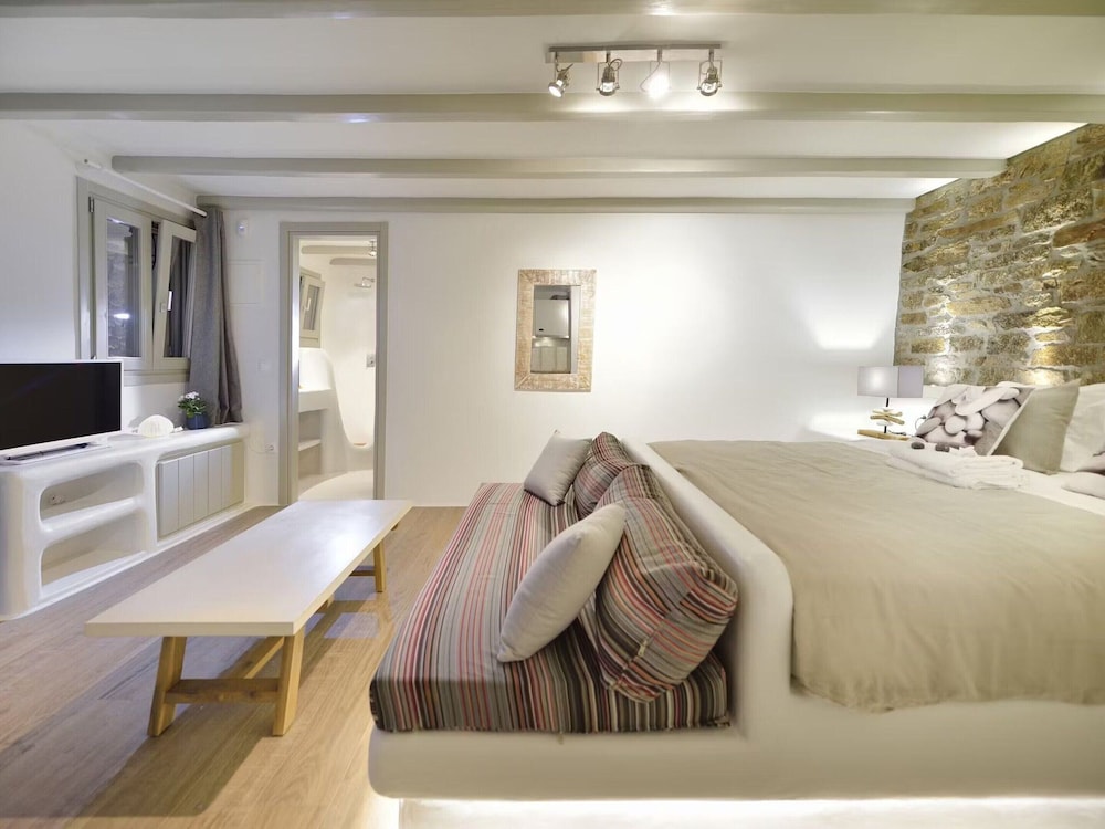 Coastal Retreat With Wellness