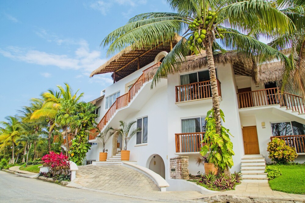 Las Villas Akumal 2B-13 by SkyRun