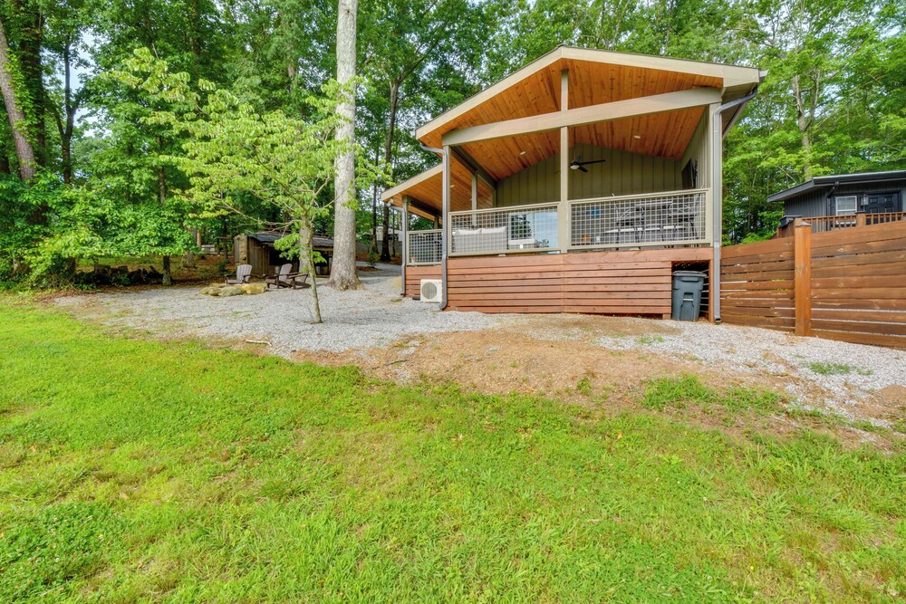 6 Mi to Helen: Romantic Georgia Cottage Hideaway!