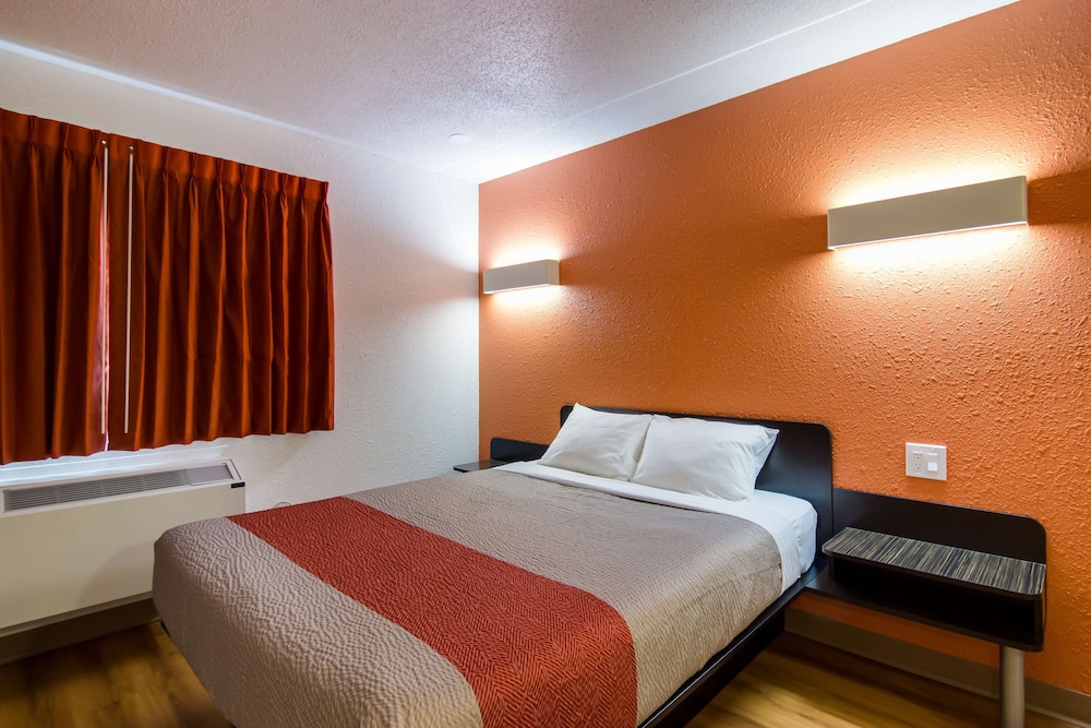 Motel 6 Kerrobert, SK view 5