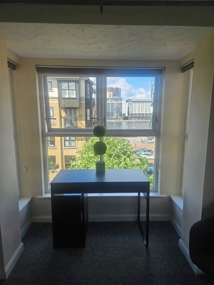Apartment - Sleeps 6 - Riverside - City Centre