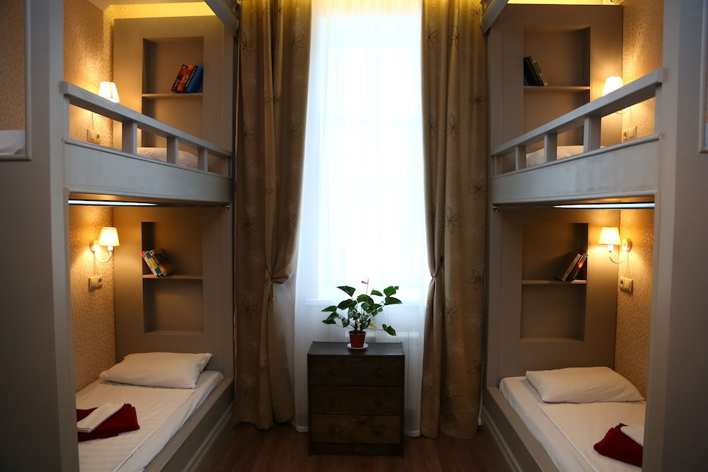Mini hotel Artist on Baumanskaya - Hostel