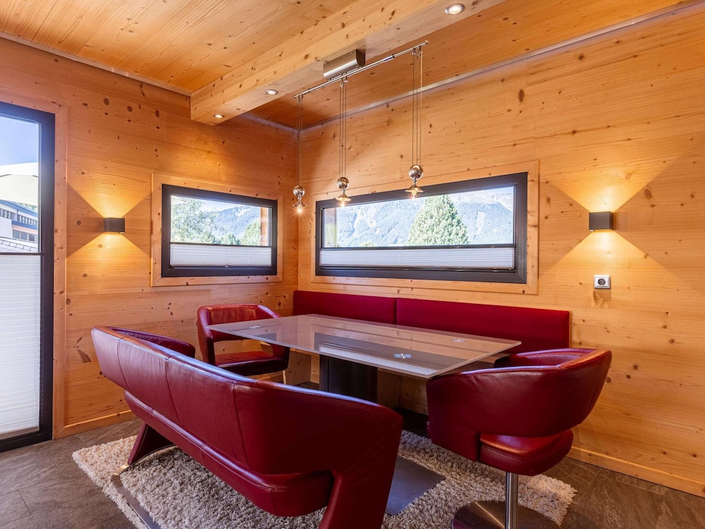 Amazing Chalet With Outdoor Whirlpool