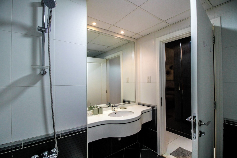 Spacious 1BR with Balcony in JLT