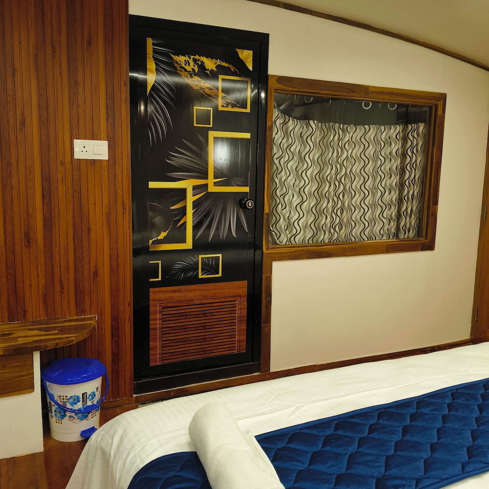 Vinayak House Boats