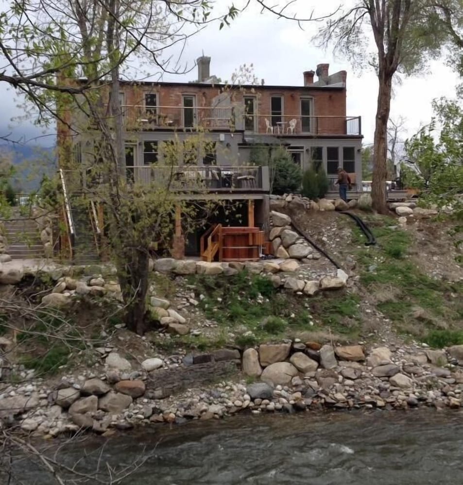 River House Downstream 3 Bedroom Holiday Home By Pinon Vacation Rentals