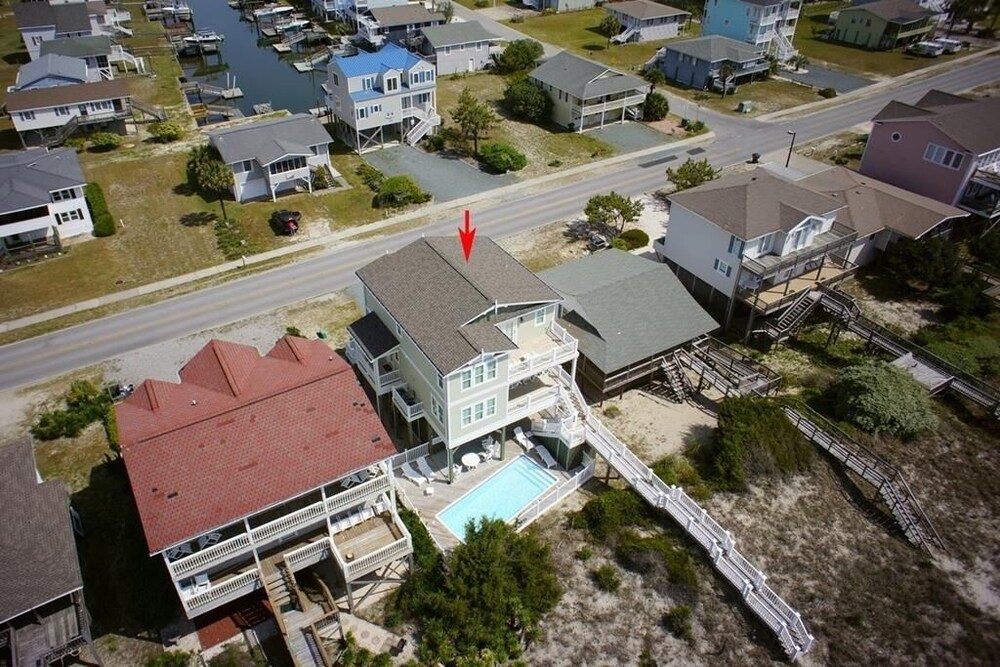 R & R By The Sea 4 Bedroom Home by RedAwning