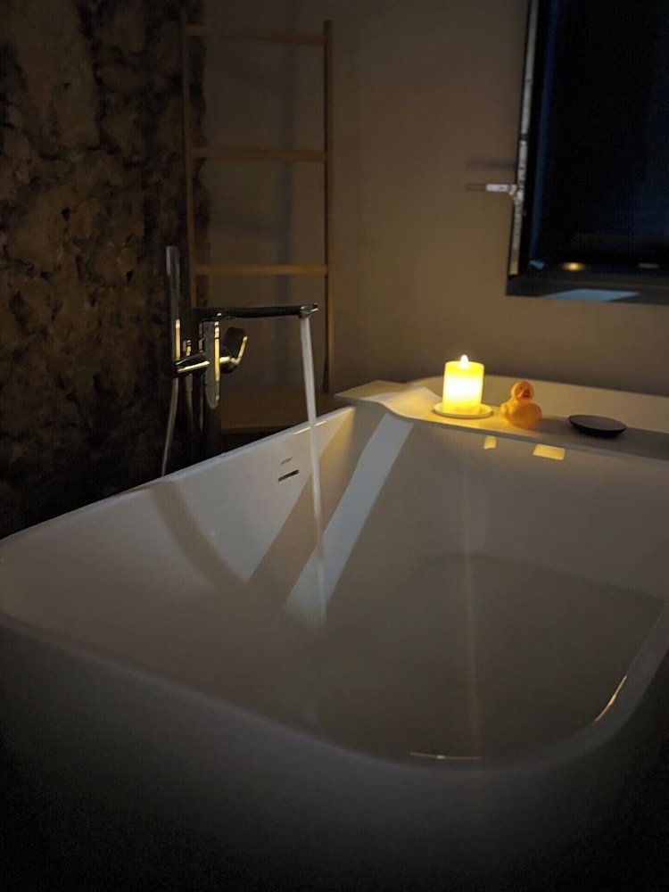 The White House Evgrious, Sleeps 4, Close to Beach