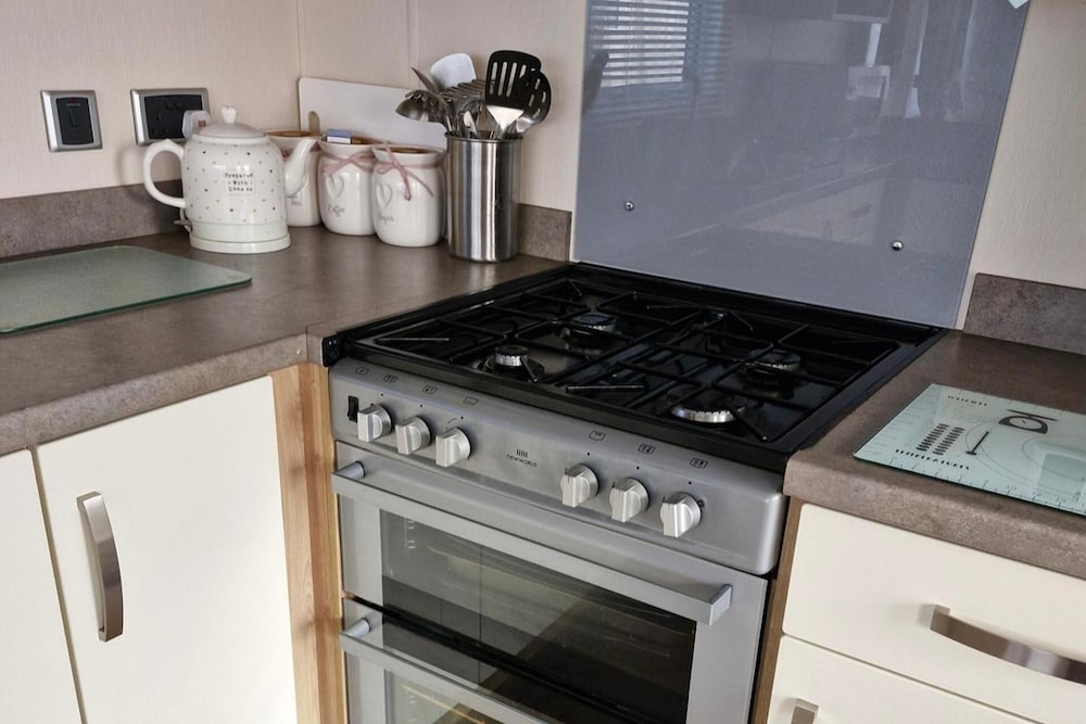 3-bed Caravan, Sleeps 8 With Pool