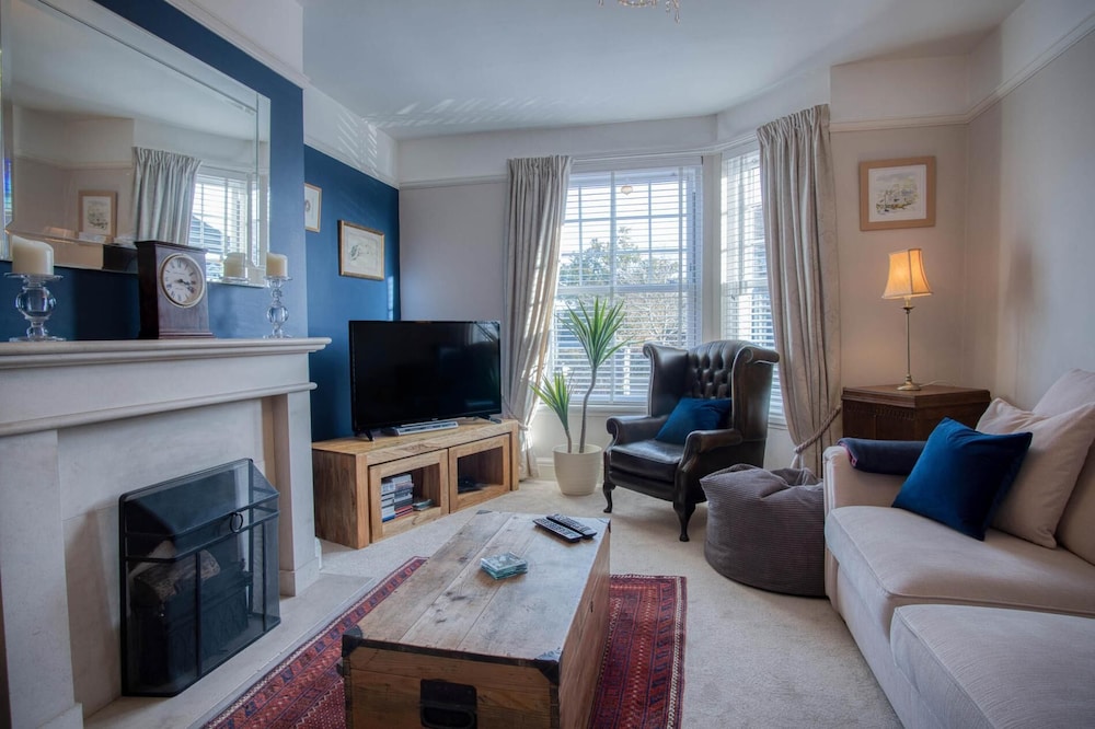 Little Glen - 3 Bedroom Holiday Home - Tenby