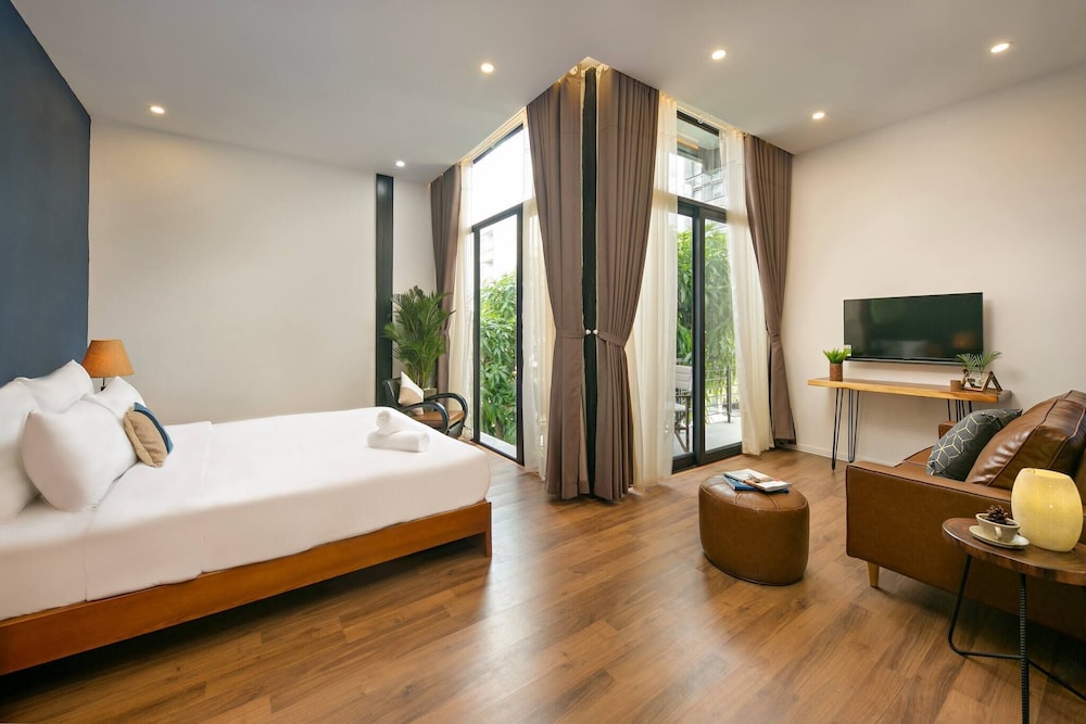 Modern 4-bdr Villa Foosball Dart Cafe Walk to My Khe Beach view 2