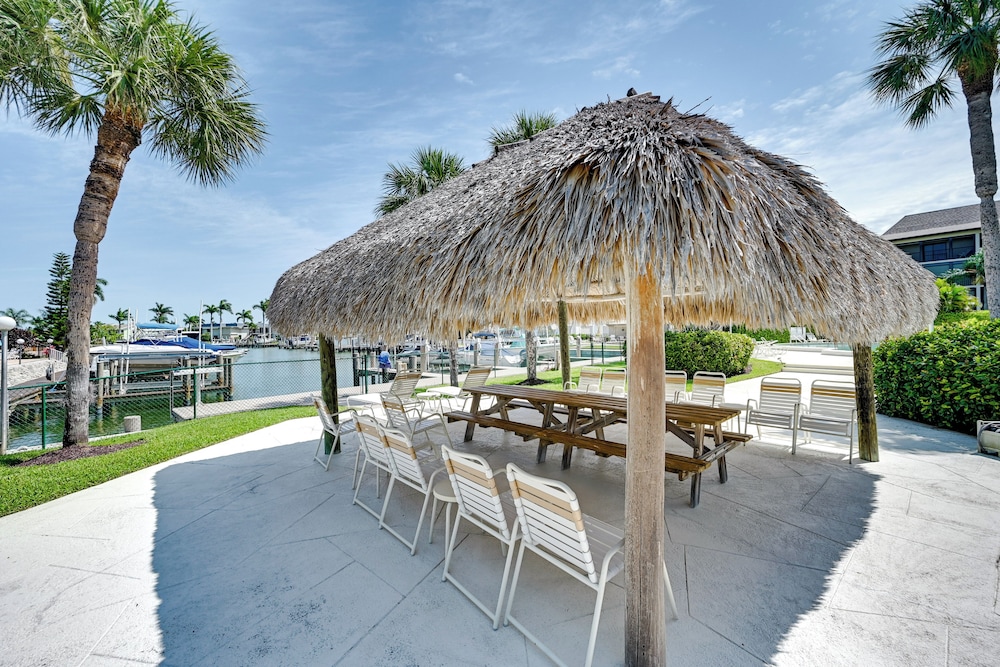 Waterfront Marco Island Condo < 1/4 Mi to Beach!