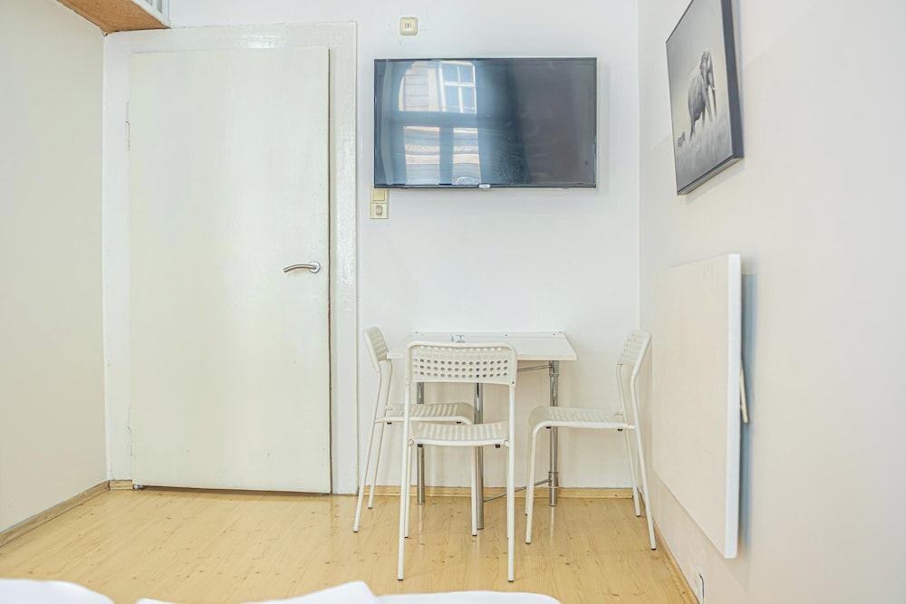Bright Apartment Near Wiener Stadthalle