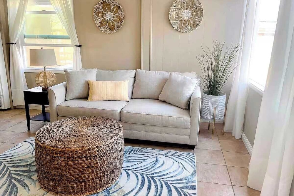 Sleeps 18 Dock, Walk to Beach, Balboa Fun Zone & Dining Edgewater Place