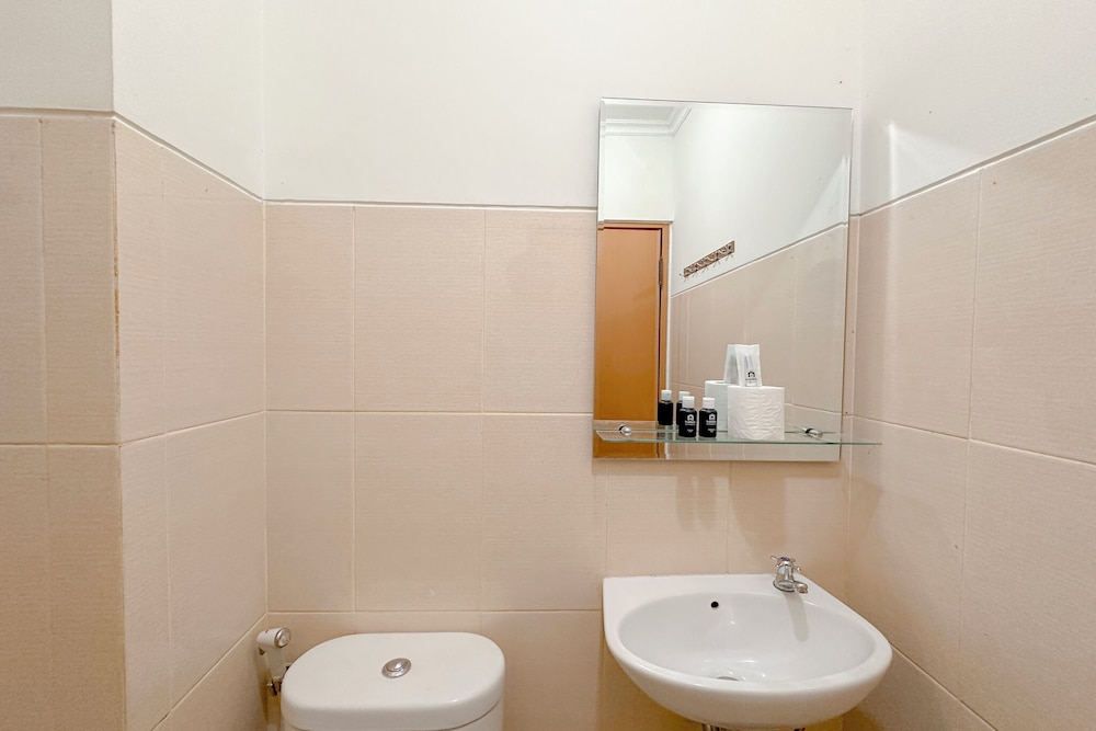 Comfortable Stay and Good Place Studio at Bale Hinggil Apartment