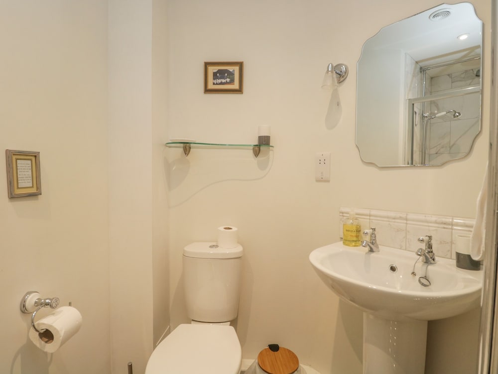 1 Sunny Point Cottages